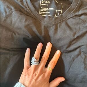 Figs Charcoal Seamless Top